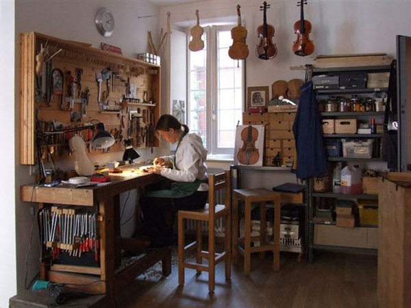 Modern luthier's workshop, Cremona (2007)