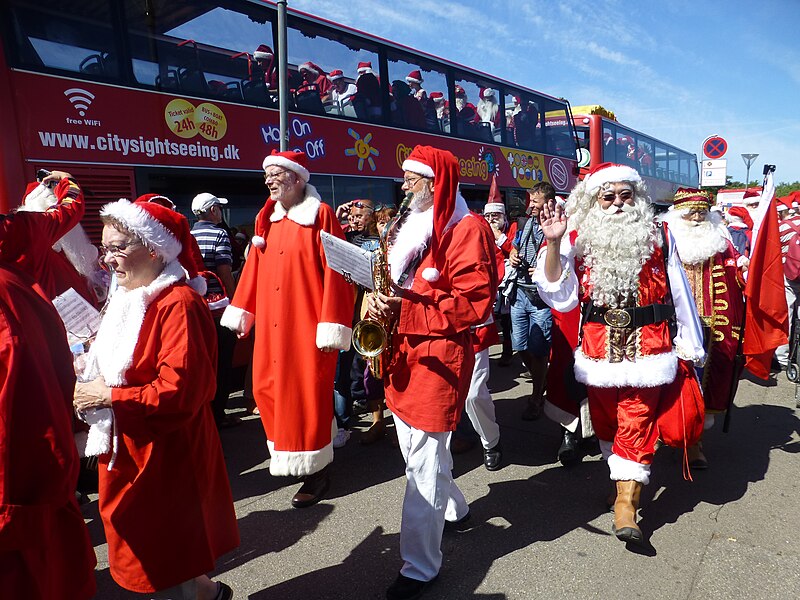 File:World Santa Claus Congress 2014 03.JPG