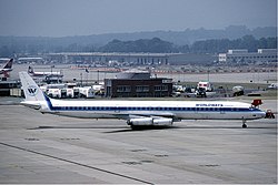 DC-8 de Worldways Canada à l'aéroport de Londres-Gatwick en 1983