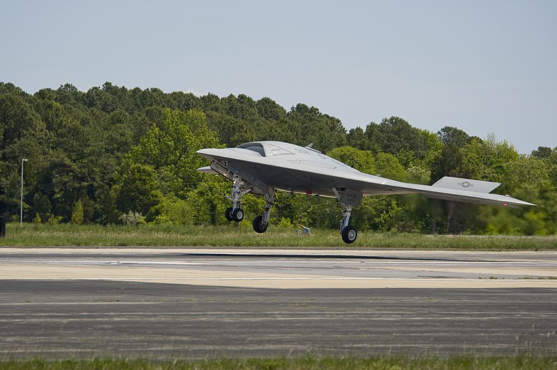 File:X-47B returns to NAS Patuxent River, MD (8739267350).jpg