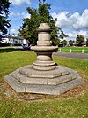 Monumento Yool, Weybridge, Surrey.jpg