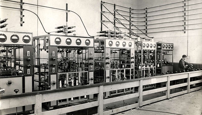 File:Zendlampen en modulatorlampen PHOHI zender.jpg Commons