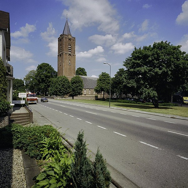 File:Zicht op de kerk met kerktoren - Soest - 20396582 - RCE.jpg