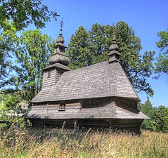 18e eeuwse houten kerk van de Heilige Geest in het dorp Huklyvyi