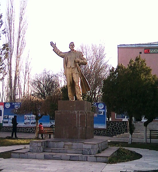File:Монумент В.И. Ленину в г Панджакенте, Таджикистан.jpg