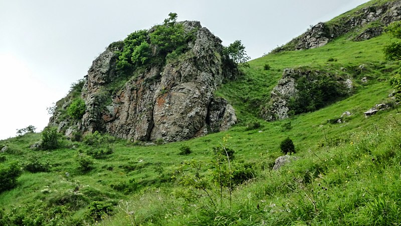 File:Стара Планина-околностите на хижа"Рай" - panoramio.jpg