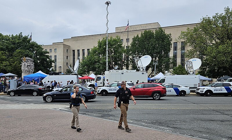 File:0803 Prettyman Courthouse Trump Arraignment.jpg