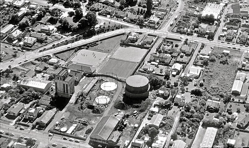 File:1967 4 Apr Clarence St gasworks, Hamilton.jpg