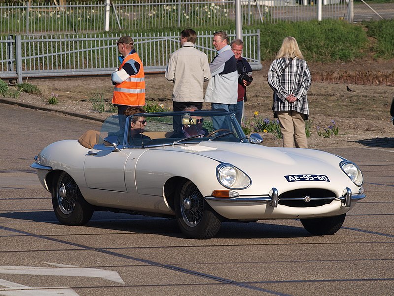 File:1968 Jaguar E-type, Dutch licence registratoin AE-95-60, pic2.JPG