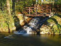 Une cascade, à Chaux.