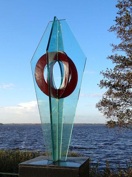 File:20131030 Belterwijde met monument1 Jan Wolkers.jpg