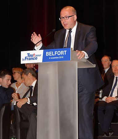 Damien Meslot, député-maire de Belfort prend la parole.