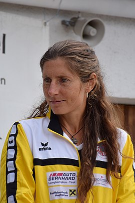 2020 Kitzbuehler Horn Berglauf podium Karin Freitag-cropped.jpg