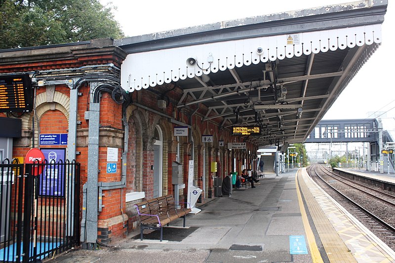 File:2021 at Taplow - platform 4.JPG