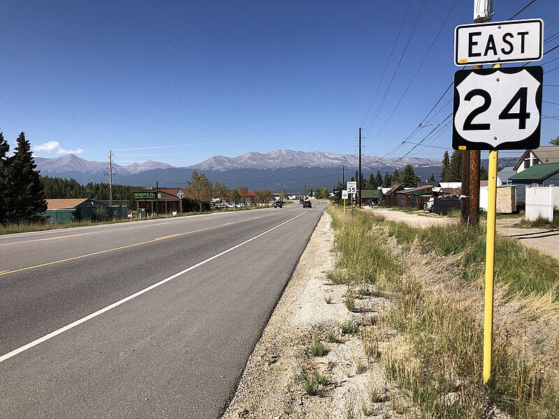 File:2022-09-10 10 30 21 View east along U.S. Route 24 between Elm Street and Pine Street in Leadville, Lake County, Colorado.jpg