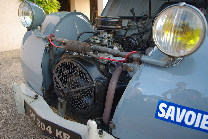 File:2CV AZU - Radiateur.JPG