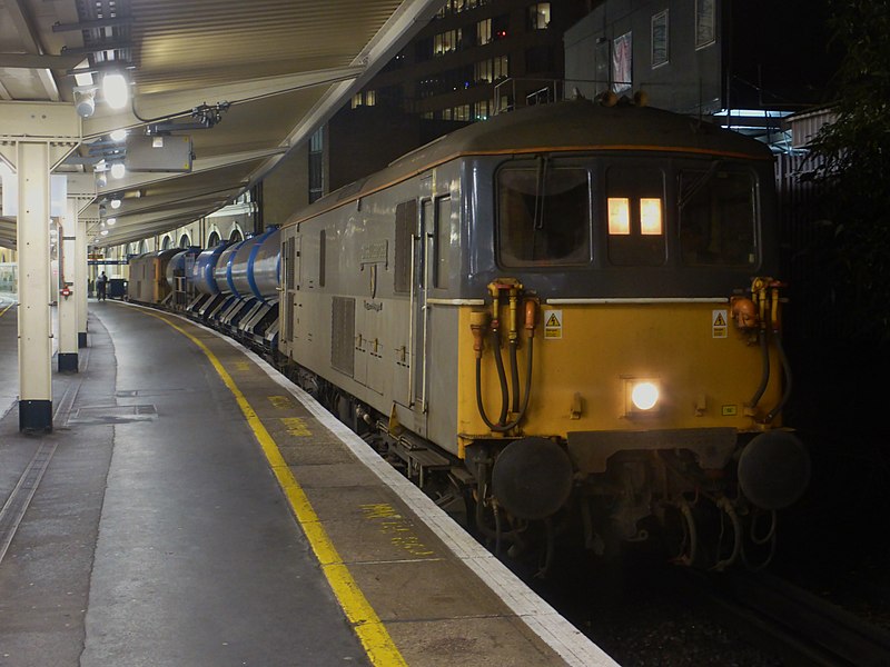 File:73128 Tonbridge to Tonbridge 3W75 at Victoria (21767531023).jpg