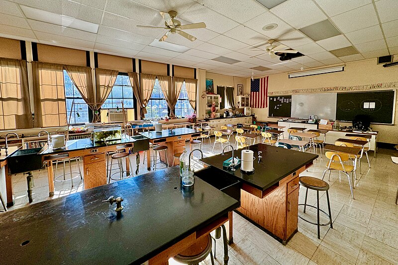 File:A science classroom at Phil-Mont Christian Academy in Pennsylvania.jpg