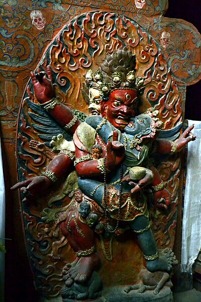 File:A statue at Ancient Palace, Leh.jpg