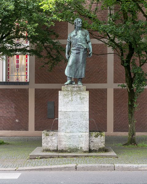File:Aachen, Skulptur -Wehrhafter Schmied- -- 2016 -- 2808.jpg