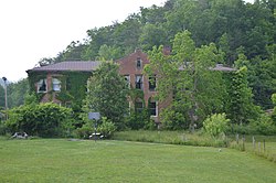 Napuštena školska zgrada u Frenchburg.jpg