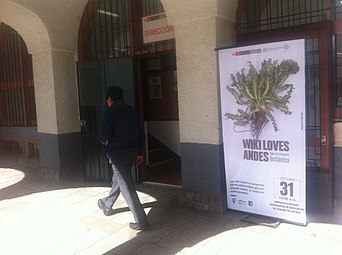 Afiche DDC en la Av. Luzuriaga en Huaraz.jpg