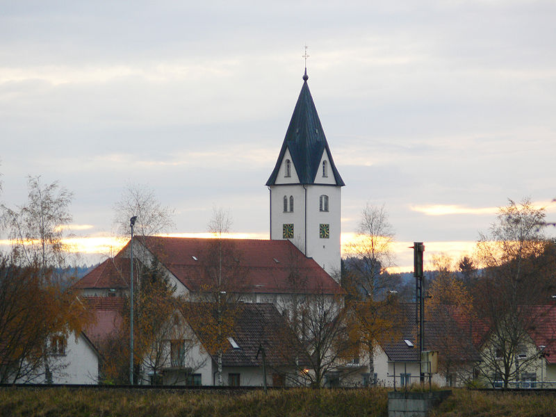 File:Aichstetten mit Pfarrkirche St Michael.jpg