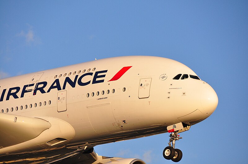 File:Air France Airbus A380 F-HPJB @YUL03.jpg