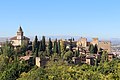 Yr Alhambra o'r Generalife (gogledd-ddwyrain)