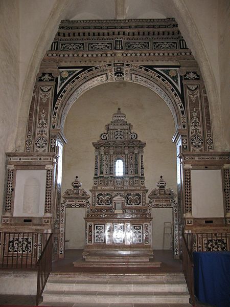 File:Altare maggiore ed Arco trionfale barocco (1664) - Chiesa di San Francesco d'Assisi - Gerace (Reggio Calabria) - 6 June 2009.jpg