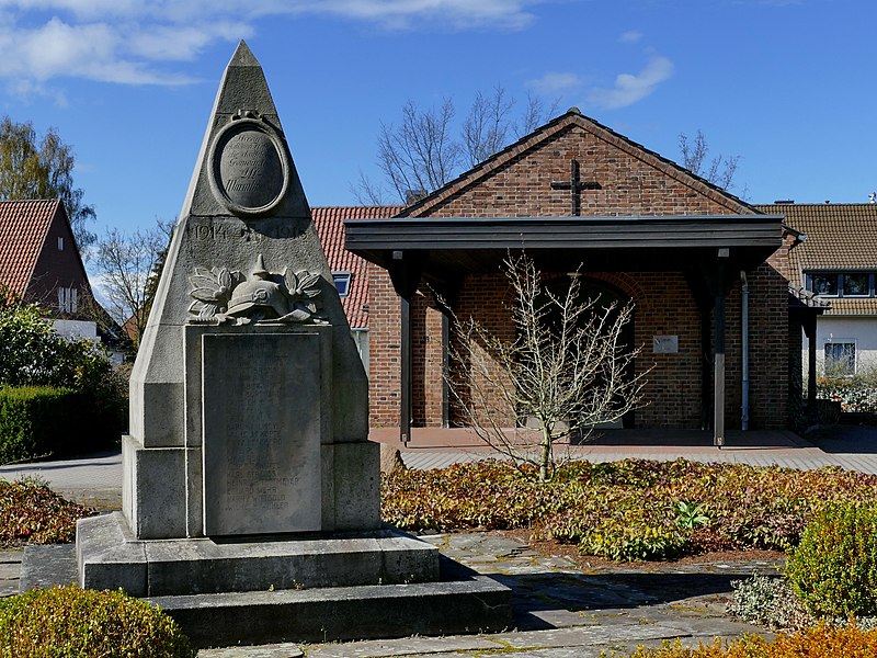 File:Altwarmbüchen Gefallenendenkmal 02.jpg