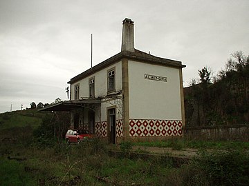 File:Antiga_estação_de_Almendra.jpg