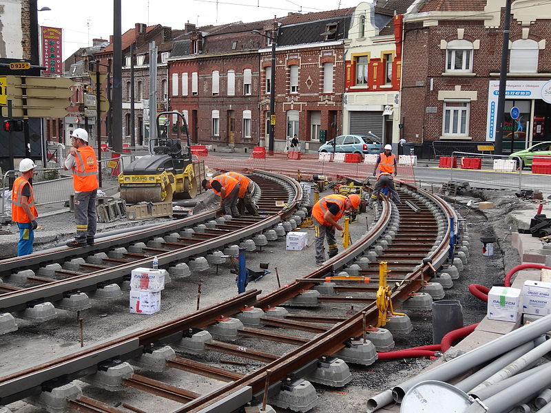 File:Anzin & Valenciennes - Travaux de raccordement des lignes A & B du tramway de Valenciennes à la Croix d'Anzin le 20 août 2013 (14).JPG