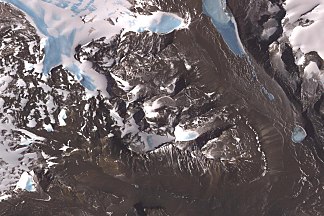 ASTER satellite image of the Apocalypse Peaks: on the left the Huka-Kapo, above the Haselton Glacier, on the right the Barwick Valley and below the Balham Valley