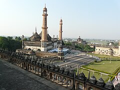 Vista en escorzo de la mezquita