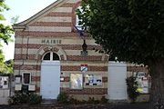 Façade de la Mairie d'Autrèche, juste en face de l'église.