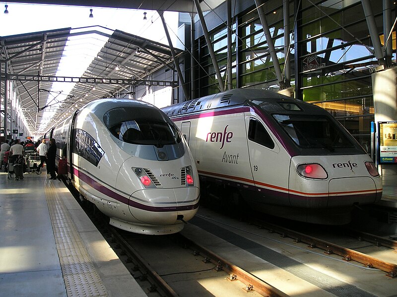 File:Ave Class 103 and Avant Class 104.JPG