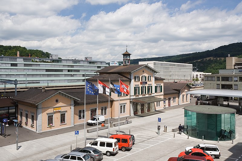 http://upload.wikimedia.org/wikipedia/commons/thumb/7/72/Baden_Aufnahmegebaude.jpg/800px-Baden_Aufnahmegebaude.jpg