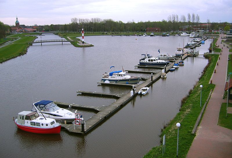 File:Barßel Bootshafen.jpg