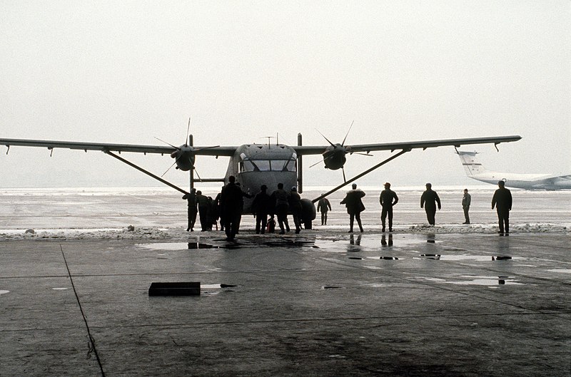 File:Base personnel push a C-23A Sherpa aircraft on the flight line during a hands-on orientation with the newest US Air Force cargo aircraft - DPLA - 642e1fa656eb573b75d9c5c61d38c802.jpeg