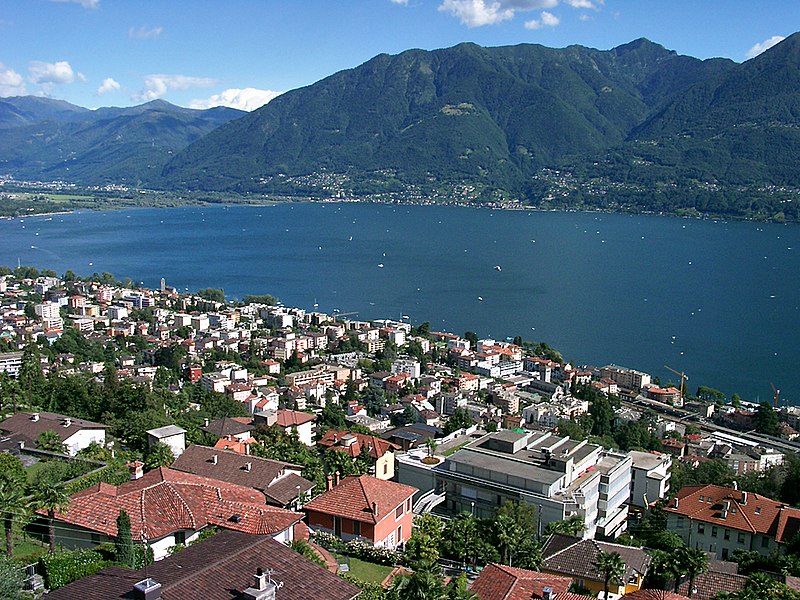 File:Blick auf Locarno am Lago Maggiore.jpg