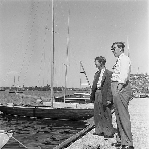 File:Bob Maas en Mr. Stuttenheim in jachthaven, Bestanddeelnr 905-2185.jpg