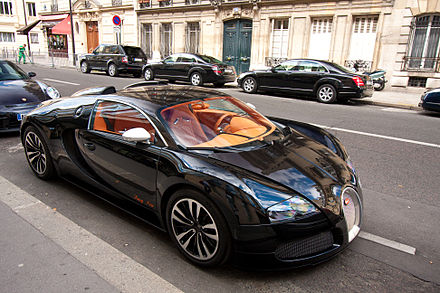 Bugatti в россии. Бугатти Вейрон. Bugatti Veyron Sang Noir. Bugatti Veyron 2000. Бугатти Вейрон в Москве.