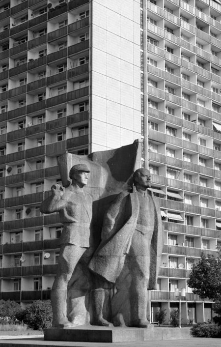 Bundesarchiv B 145 Bild F088677 0032, Dresden, Lenindenkmal im Stadtzentrum