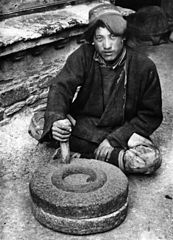 Meule utilisée au Tibet (Lhassa, 1938)