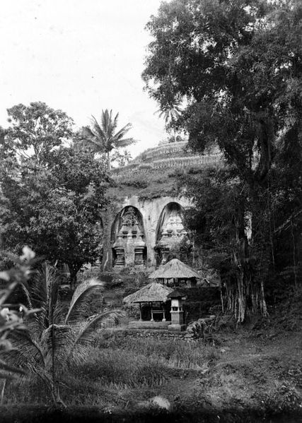 File:COLLECTIE TROPENMUSEUM Gunung Kawi bij Tampaksiring TMnr 10016780.jpg