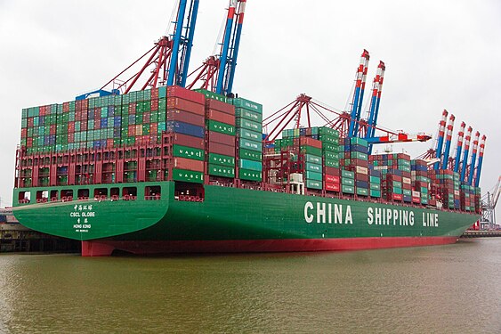 "CSCL Globe" am 15. Januar 2015 in Hamburg im Waltershofer Hafen