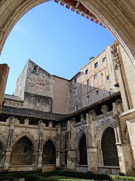 File:Cahors - Cathédrale Saint-Étienne - Cloître - Galerie sud -02.jpg