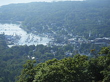 Der Hafen von Camden (Maine) ist in zwei Luftaufnahmen zu sehen