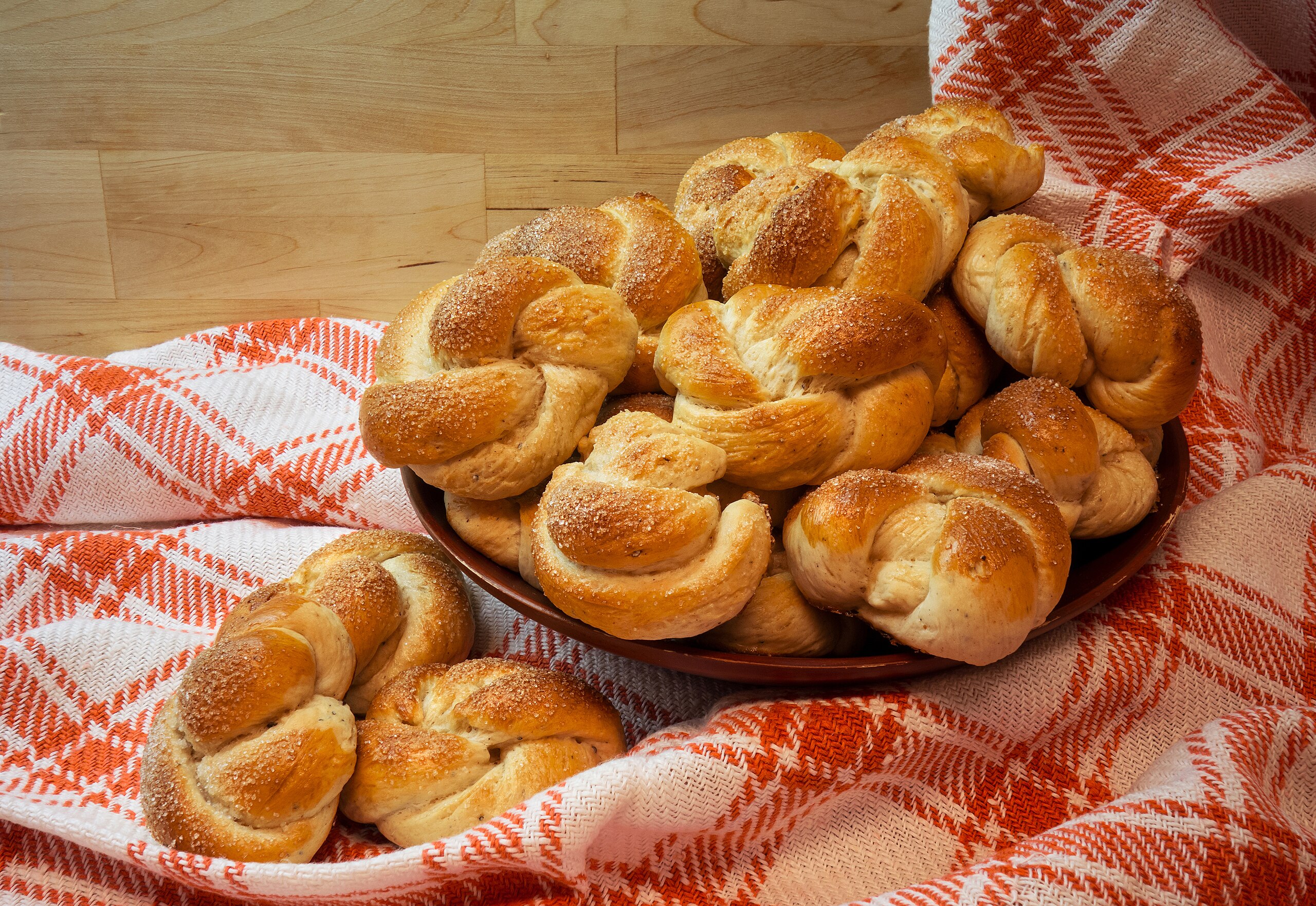 File:Challah bread on a pan.jpg - Wikimedia Commons